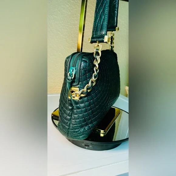 Bally Quilted Lambskin Handbag With Gold B Logo “Host Pick” - Picture 8 of 16